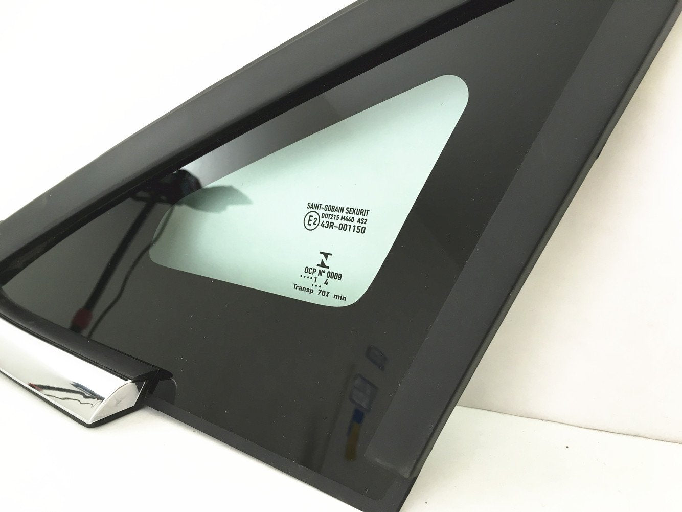 OEM Chrome Moulding Style Driver Left Side Front Vent Window Vent Glass Compatible with Ford Fiesta 2011-2019 Models