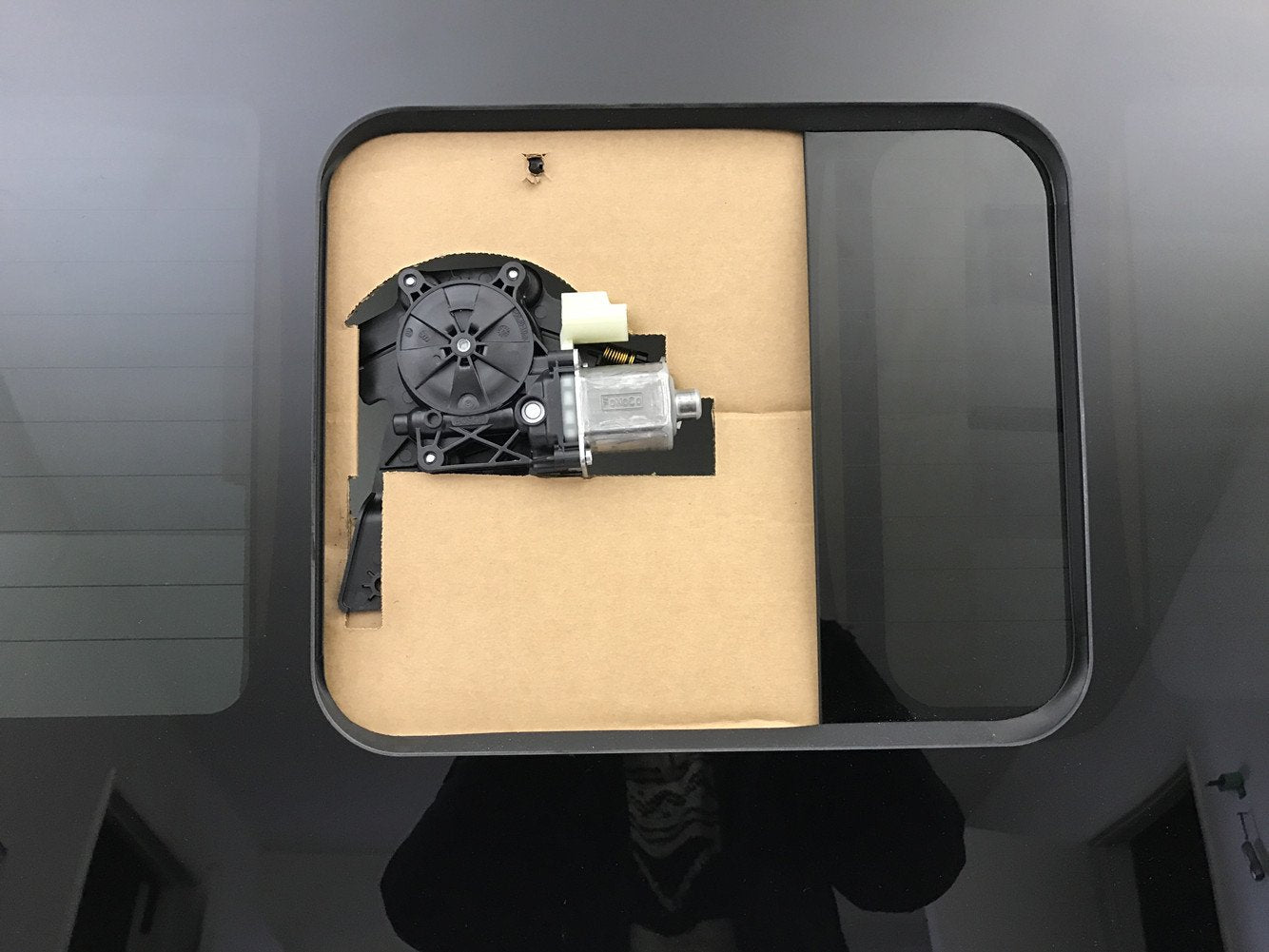 OE W/Logo W/Motor Heated Sliding Back Window Glass Back Power Slider Compatible with Ford F250 / F350 / F450 / F550 Pickup 2017-2025 Models