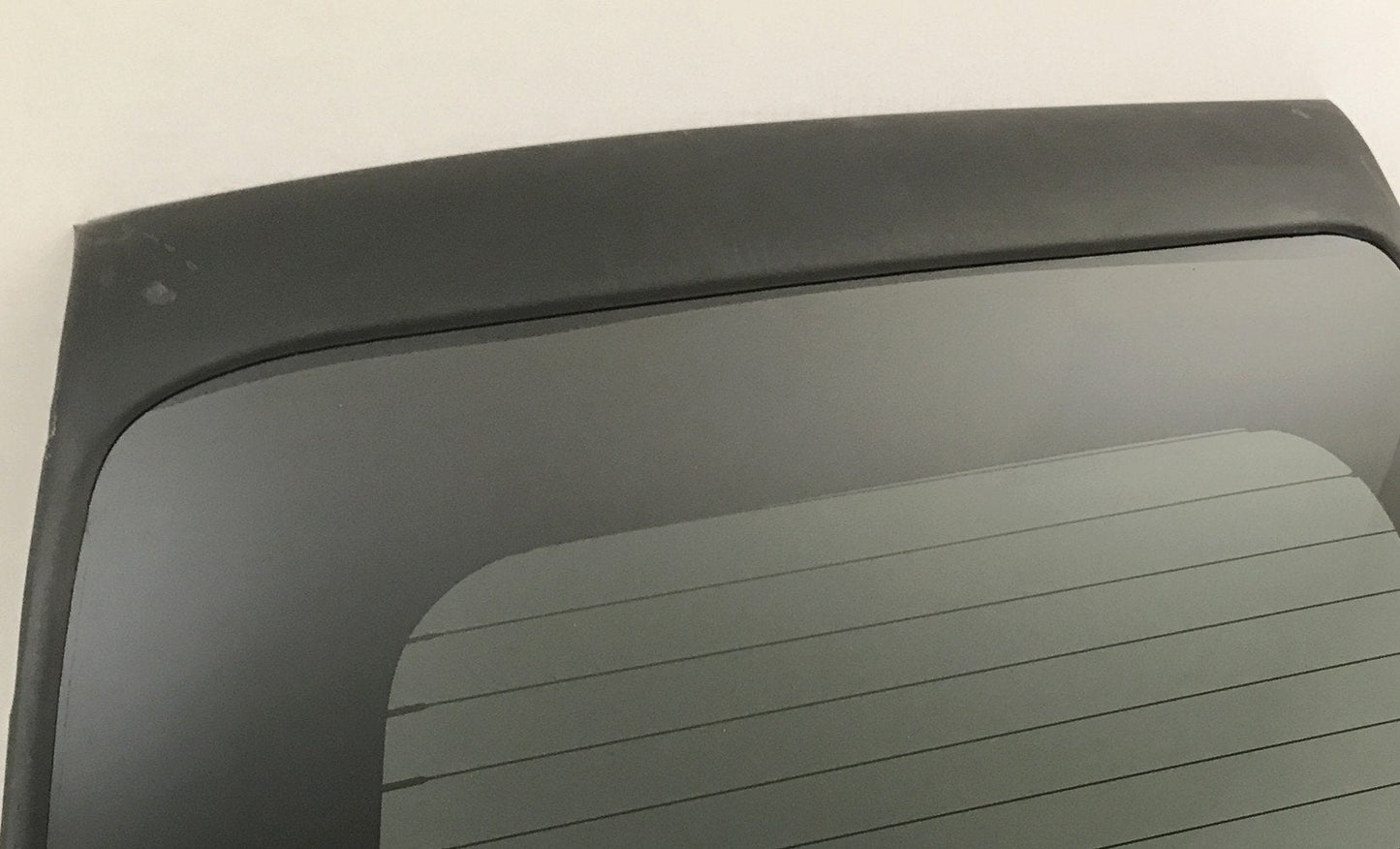 Heated Back Window Glass Driver Left Side Compatible with GMC Yukon / Yukon XL / Chevrolet Suburban / Tahoe LS / Tahoe LT 2000-2006 & Yukon Denali / Tahoe Z71 2001-2006 Models